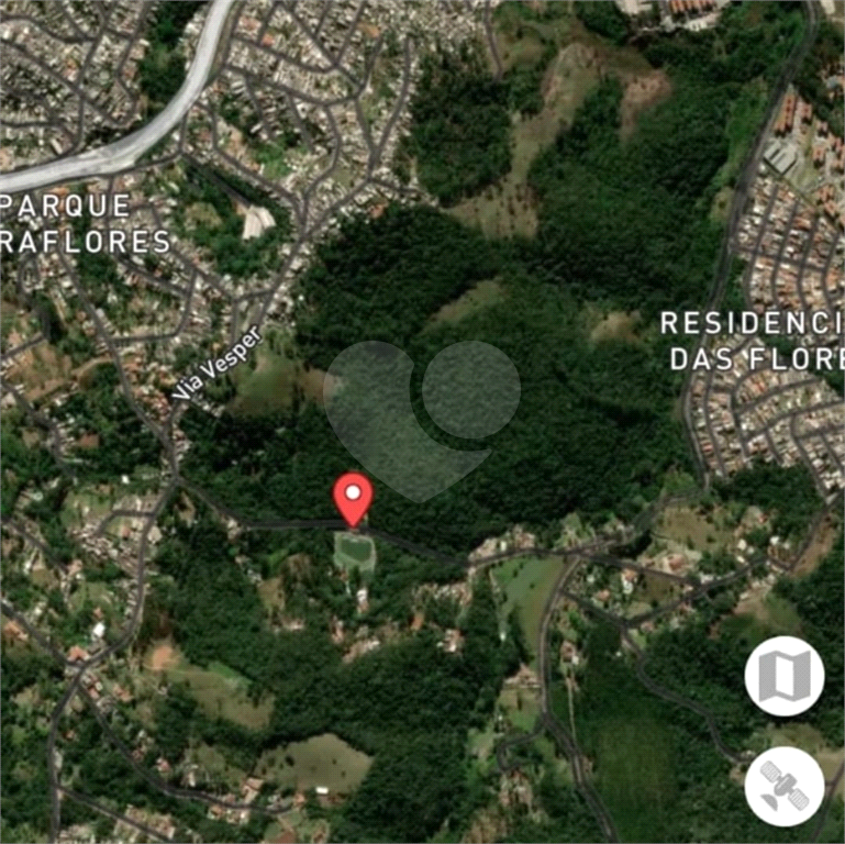 Sítio com 30.000 m2. Há 30 Kms de SP.