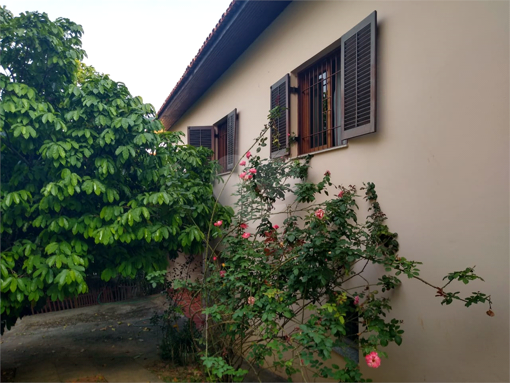 Casa térrea Tremembé, muito espaçosa, com 3 dormitórios, 1 suíte, sala e cozinha amplas, 4 vagas,