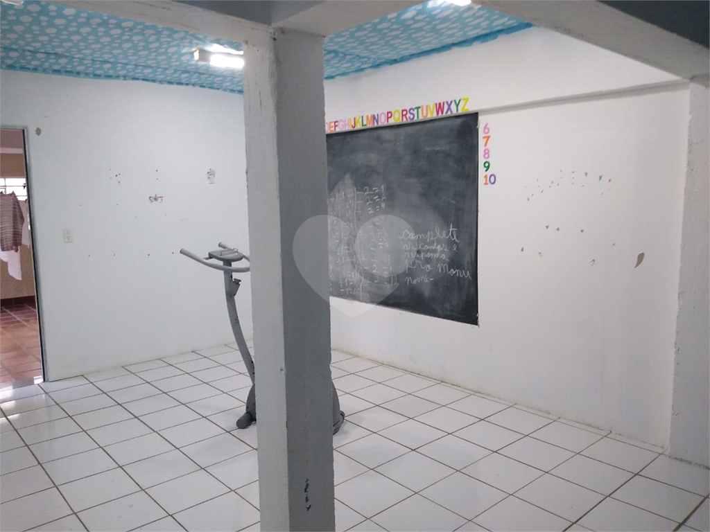 Casa térrea Tremembé, muito espaçosa, com 3 dormitórios, 1 suíte, sala e cozinha amplas, 4 vagas,