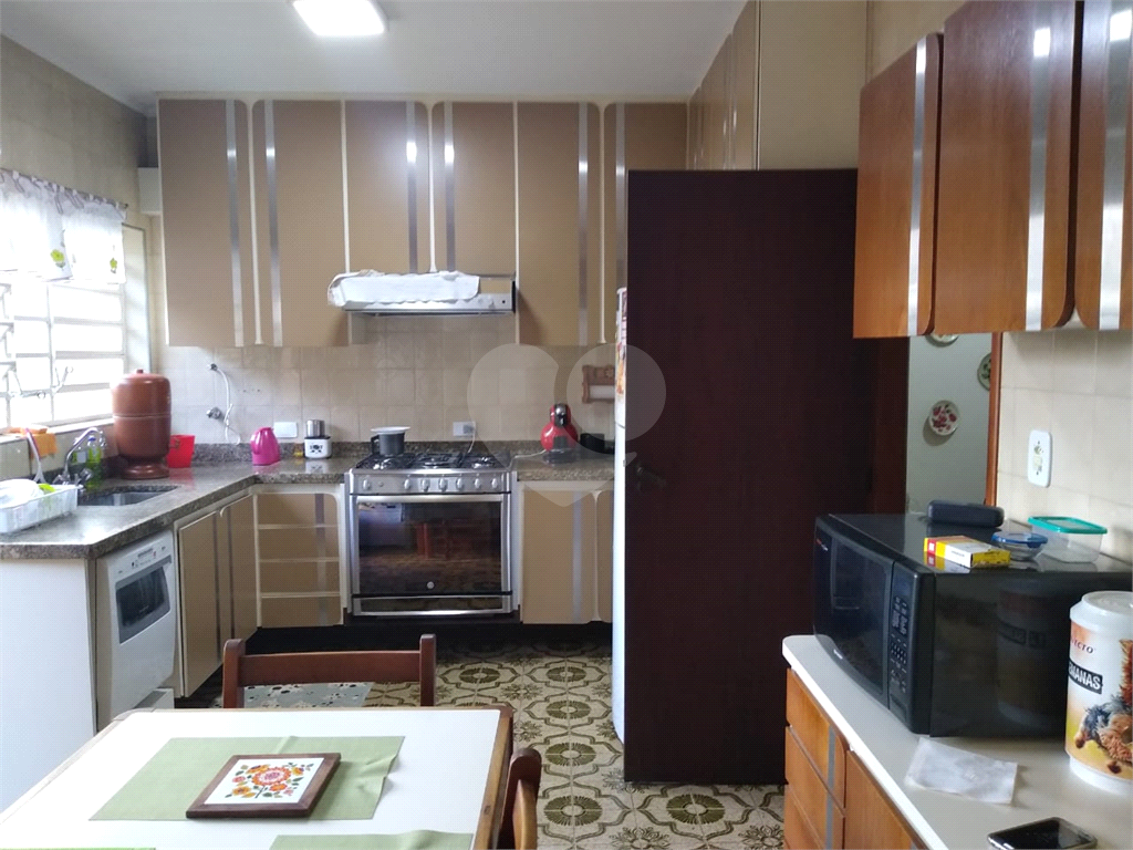 Casa térrea Tremembé, muito espaçosa, com 3 dormitórios, 1 suíte, sala e cozinha amplas, 4 vagas,