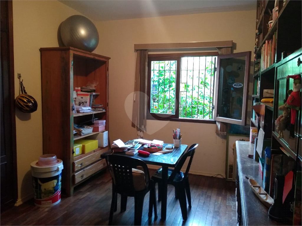 Casa térrea Tremembé, muito espaçosa, com 3 dormitórios, 1 suíte, sala e cozinha amplas, 4 vagas,