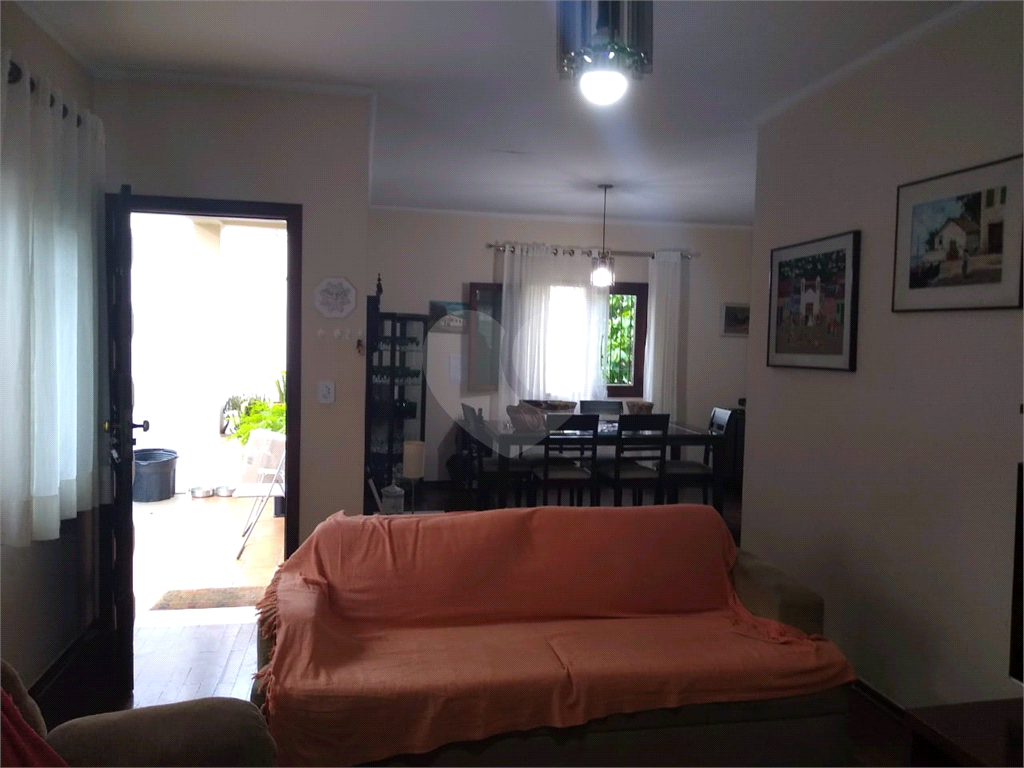 Casa térrea Tremembé, muito espaçosa, com 3 dormitórios, 1 suíte, sala e cozinha amplas, 4 vagas,