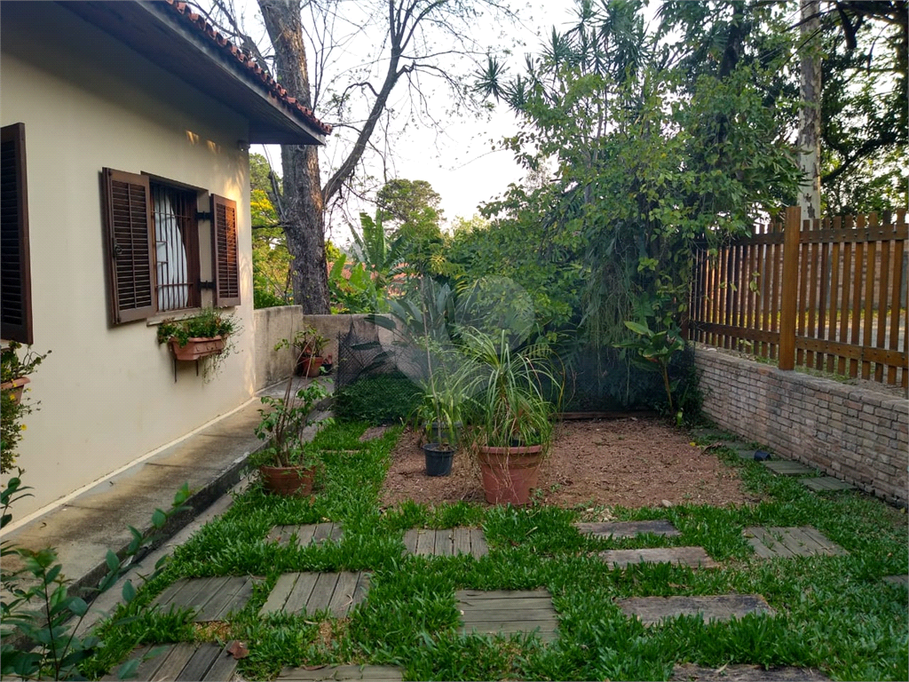 Casa térrea Tremembé, muito espaçosa, com 3 dormitórios, 1 suíte, sala e cozinha amplas, 4 vagas,
