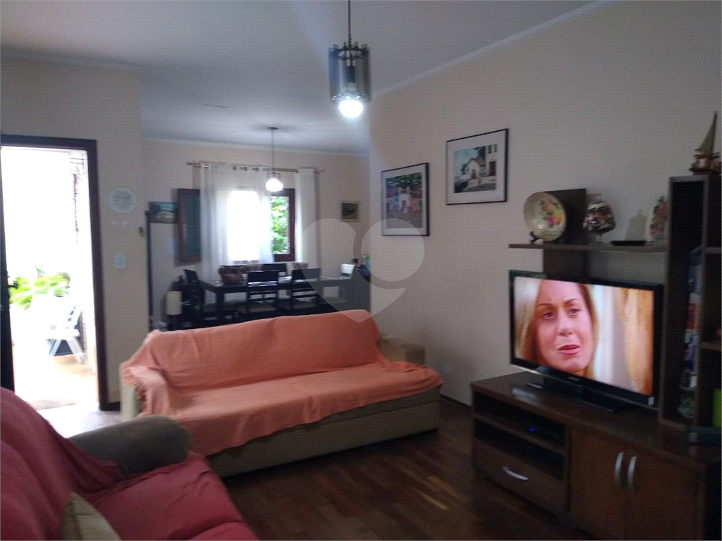 Casa térrea Tremembé, muito espaçosa, com 3 dormitórios, 1 suíte, sala e cozinha amplas, 4 vagas,