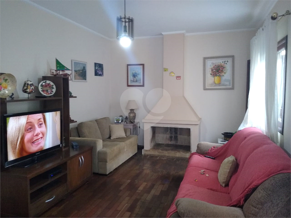 Casa térrea Tremembé, muito espaçosa, com 3 dormitórios, 1 suíte, sala e cozinha amplas, 4 vagas,