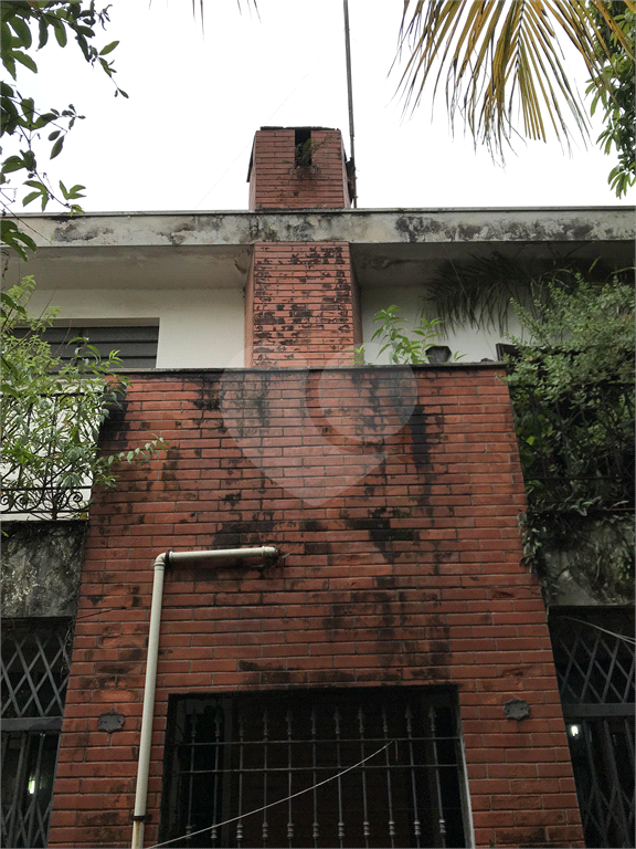 Sobrado em rua tranquila e arborizada na Vila Mariana