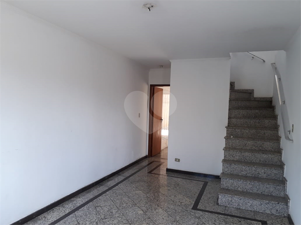 Sobrado com 3 Quartos e 3 banheiros à Venda, 180 m² por R$ 680.000