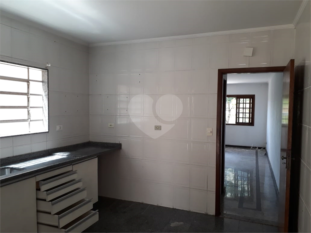 Sobrado com 3 Quartos e 3 banheiros à Venda, 180 m² por R$ 680.000