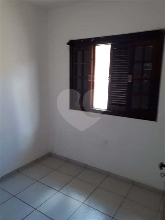 Sobrado com 3 Quartos e 3 banheiros à Venda, 180 m² por R$ 680.000