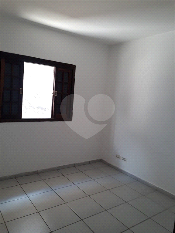 Sobrado com 3 Quartos e 3 banheiros à Venda, 180 m² por R$ 680.000