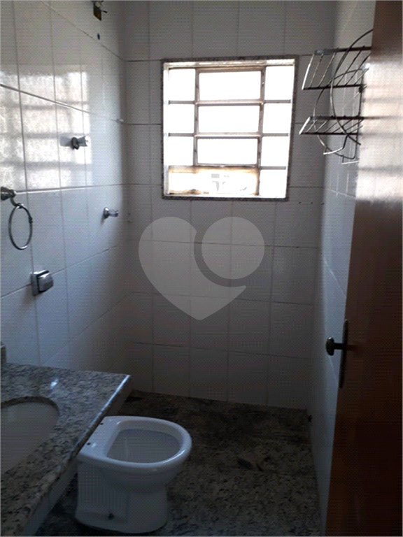 Sobrado com 3 Quartos e 3 banheiros à Venda, 180 m² por R$ 680.000