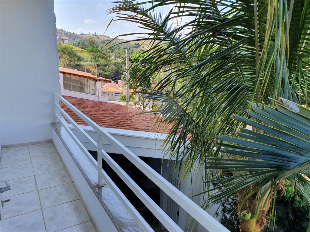 SOBRADO MARAVILHOSO A VENDA EM AMPARO