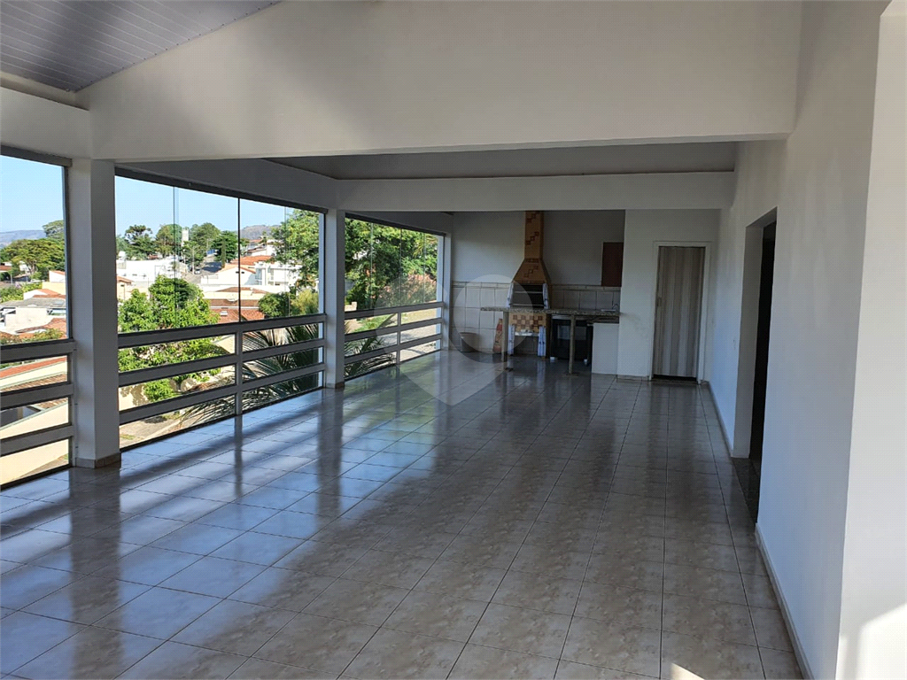 SOBRADO MARAVILHOSO A VENDA EM AMPARO