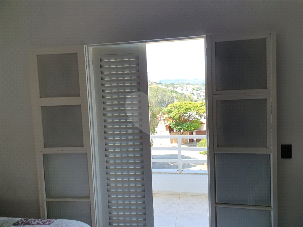SOBRADO MARAVILHOSO A VENDA EM AMPARO