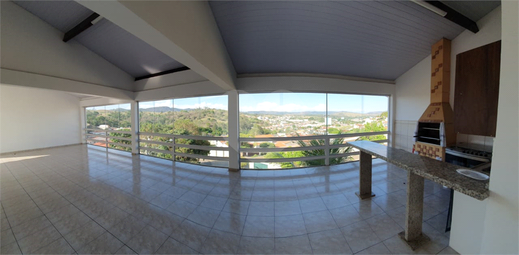 SOBRADO MARAVILHOSO A VENDA EM AMPARO