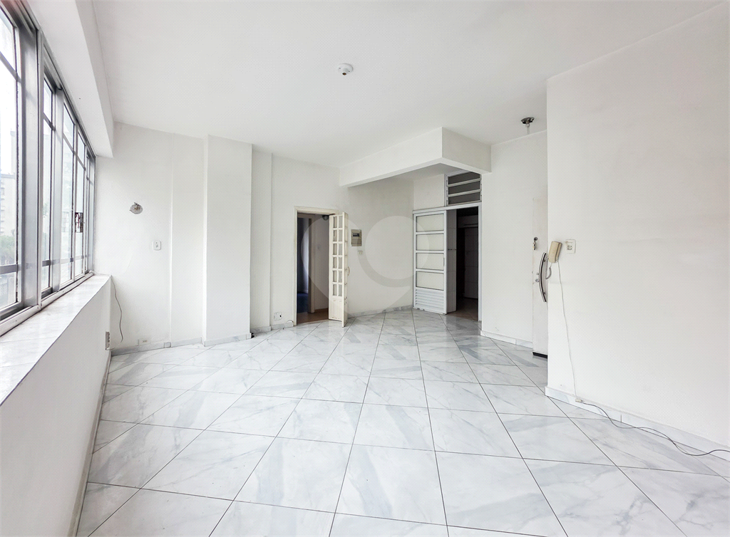 Apartamento - Bela Vista - 2 Quartos / Dormitórios - Venda / Compra