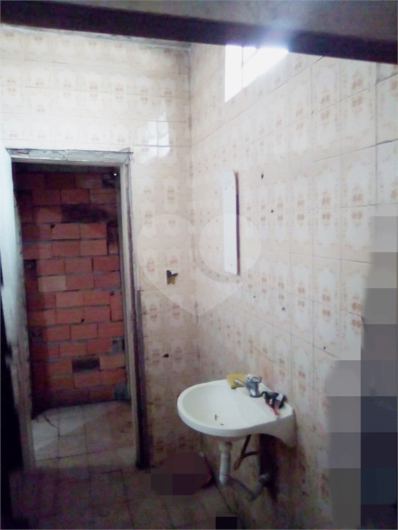 Casa com terreno 10 metros de frente e 35 metros de fundos