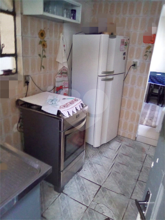 Casa com terreno 10 metros de frente e 35 metros de fundos