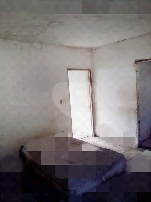 Casa com terreno 10 metros de frente e 35 metros de fundos