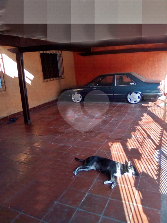 Casa com terreno 10 metros de frente e 35 metros de fundos