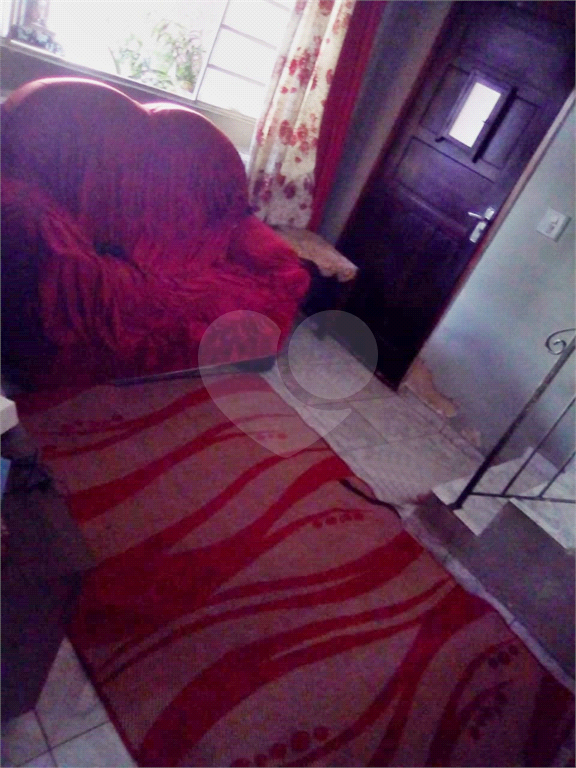 Casa com terreno 10 metros de frente e 35 metros de fundos