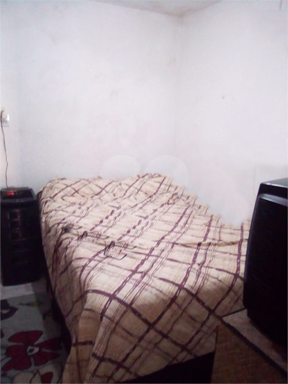 Casa com terreno 10 metros de frente e 35 metros de fundos