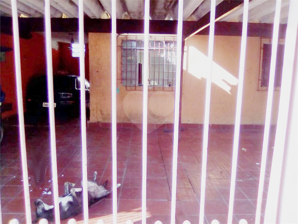 Casa com terreno 10 metros de frente e 35 metros de fundos