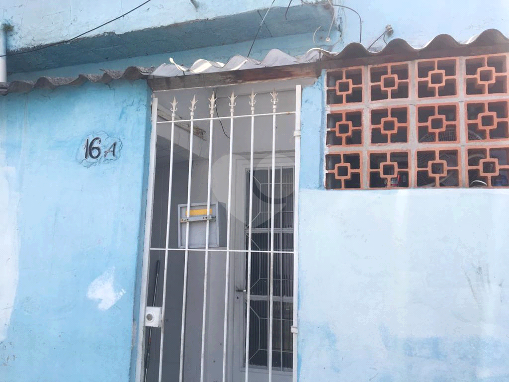 Ótima oportunidade para investimento, imóvel possui 4 casas com entradas independentes.