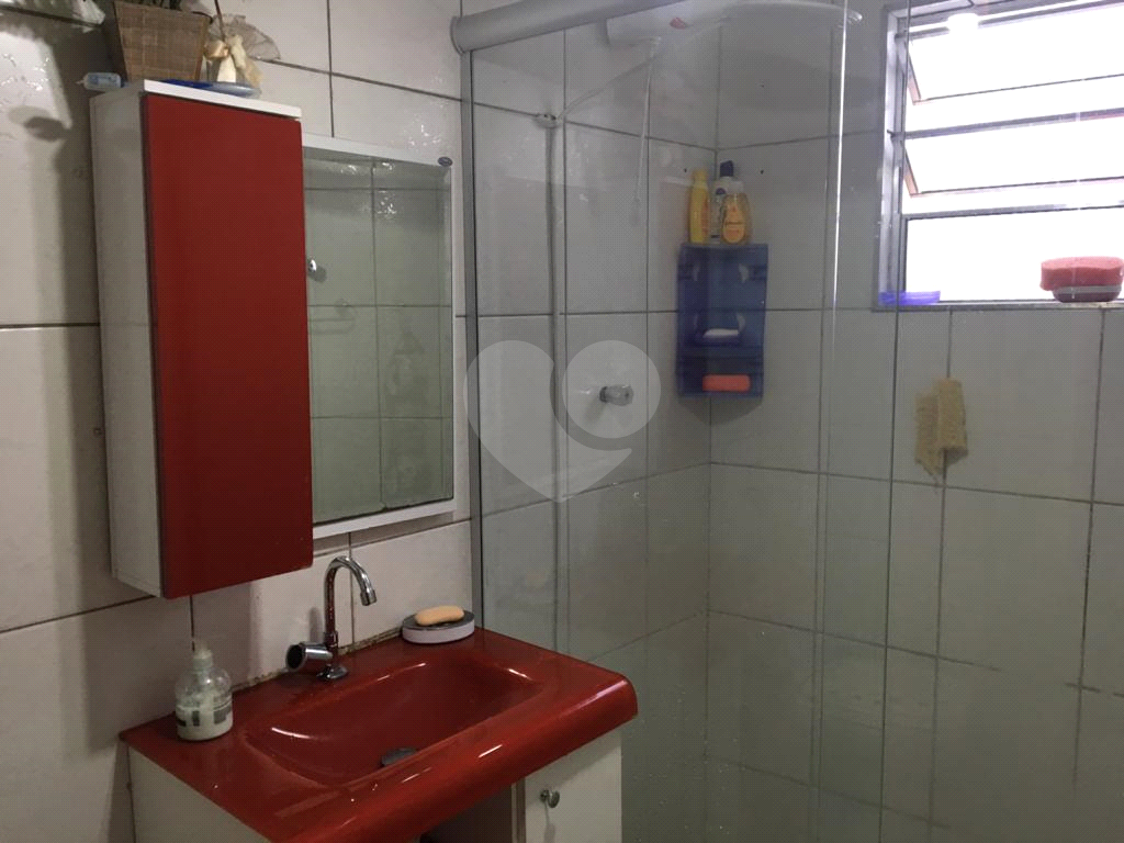 Ótima oportunidade para investimento, imóvel possui 4 casas com entradas independentes.