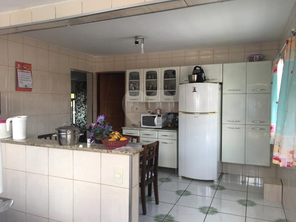Ótima oportunidade para investimento, imóvel possui 4 casas com entradas independentes.