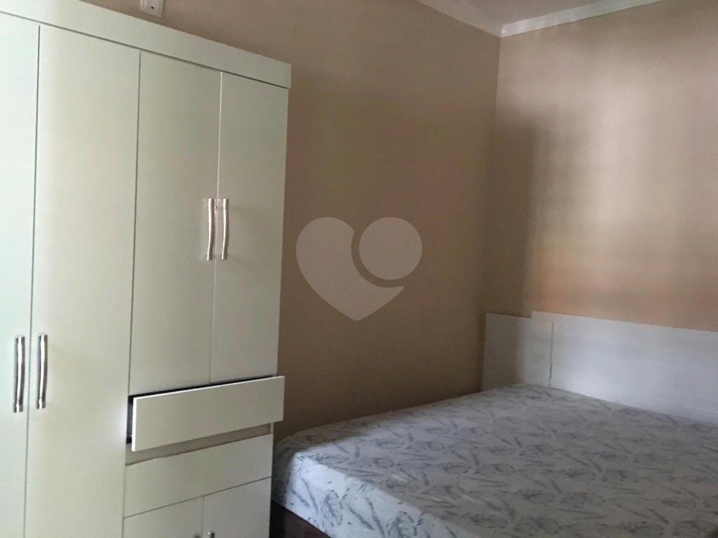 Ótima oportunidade para investimento, imóvel possui 4 casas com entradas independentes.