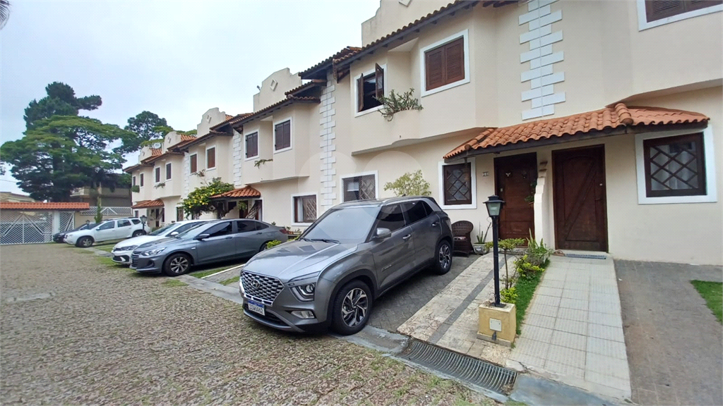 Sobrado em Condominio Fechado 03 dormit 1 suite , Lavabo Sala Ampla , 2 Vagas 