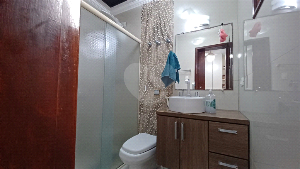 Sobrado em Condominio Fechado 03 dormit 1 suite , Lavabo Sala Ampla , 2 Vagas 
