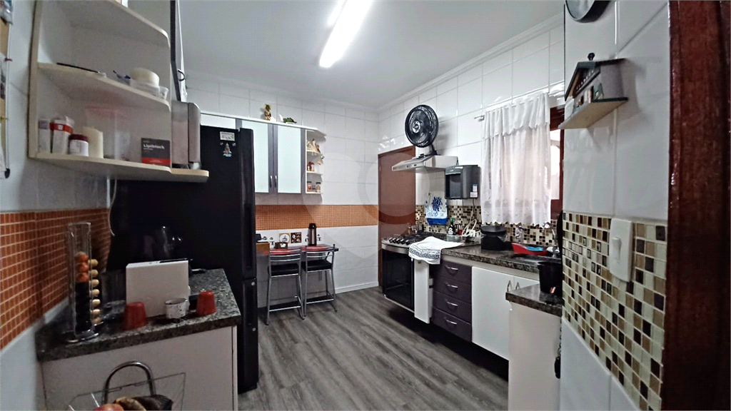 Sobrado em Condominio Fechado 03 dormit 1 suite , Lavabo Sala Ampla , 2 Vagas 