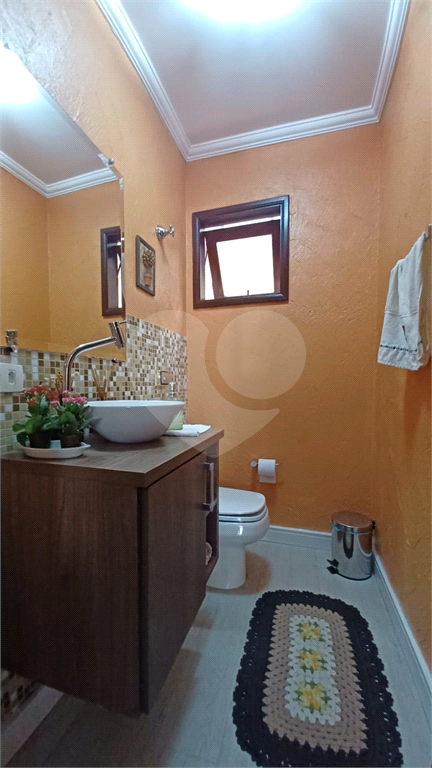 Sobrado em Condominio Fechado 03 dormit 1 suite , Lavabo Sala Ampla , 2 Vagas 