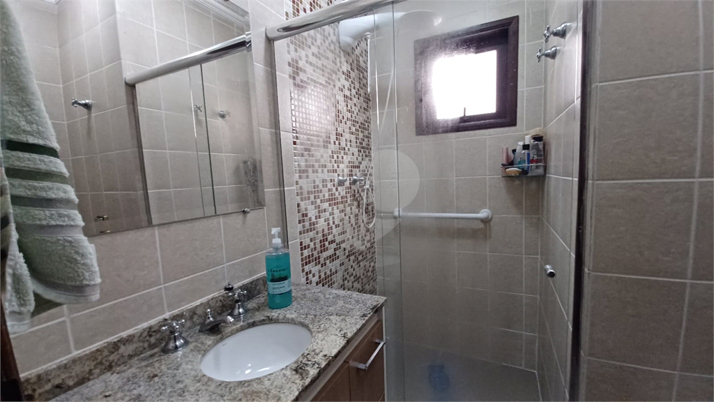 Sobrado em Condominio Fechado 03 dormit 1 suite , Lavabo Sala Ampla , 2 Vagas 