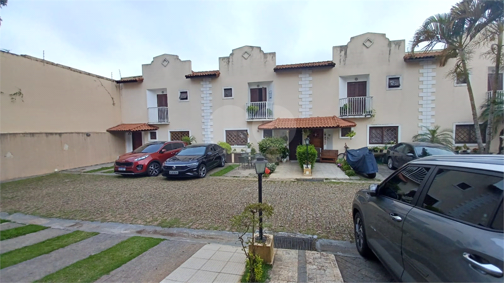 Sobrado em Condominio Fechado 03 dormit 1 suite , Lavabo Sala Ampla , 2 Vagas 