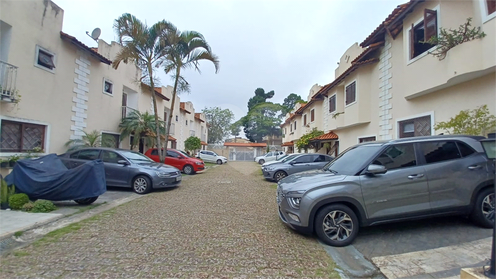 Sobrado em Condominio Fechado 03 dormit 1 suite , Lavabo Sala Ampla , 2 Vagas 