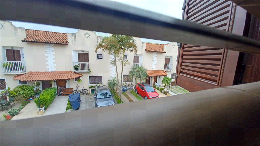 Sobrado em Condominio Fechado 03 dormit 1 suite , Lavabo Sala Ampla , 2 Vagas 