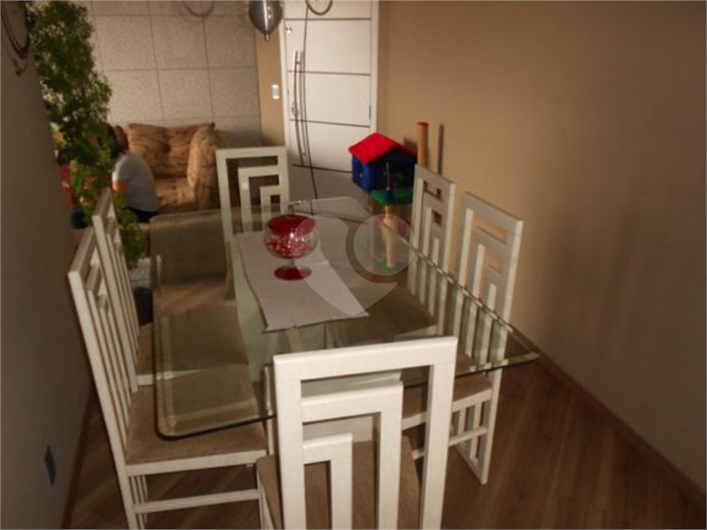 APARTAMENTO em CAMPO LIMPO