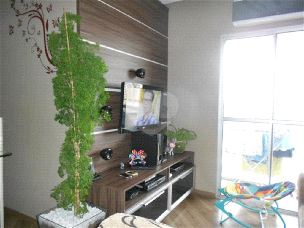APARTAMENTO em CAMPO LIMPO