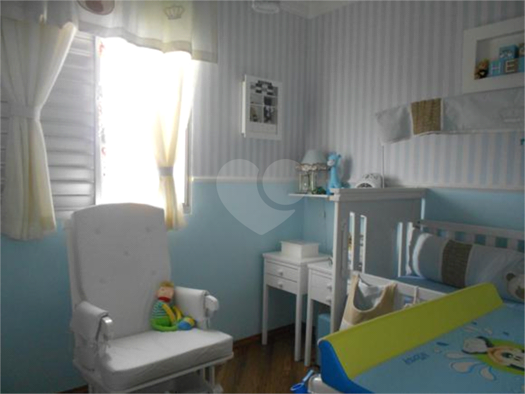 APARTAMENTO em CAMPO LIMPO