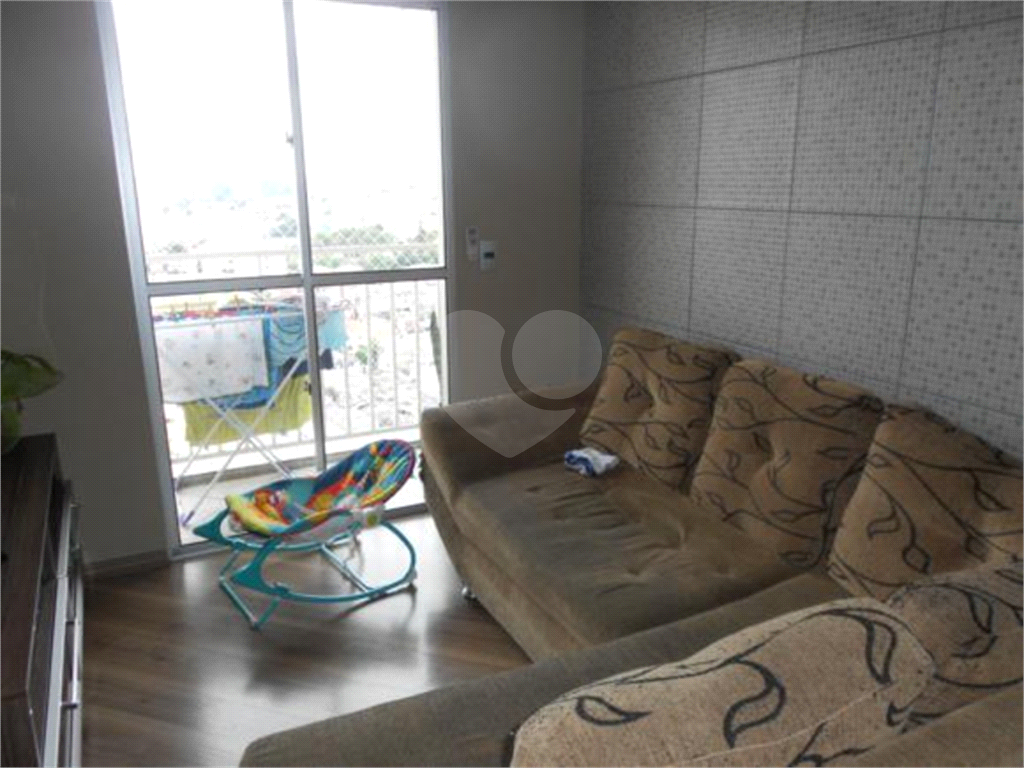 APARTAMENTO em CAMPO LIMPO