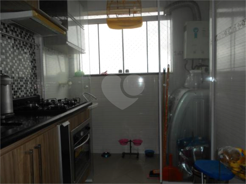 APARTAMENTO em CAMPO LIMPO