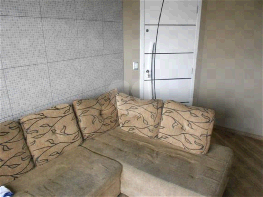 APARTAMENTO em CAMPO LIMPO
