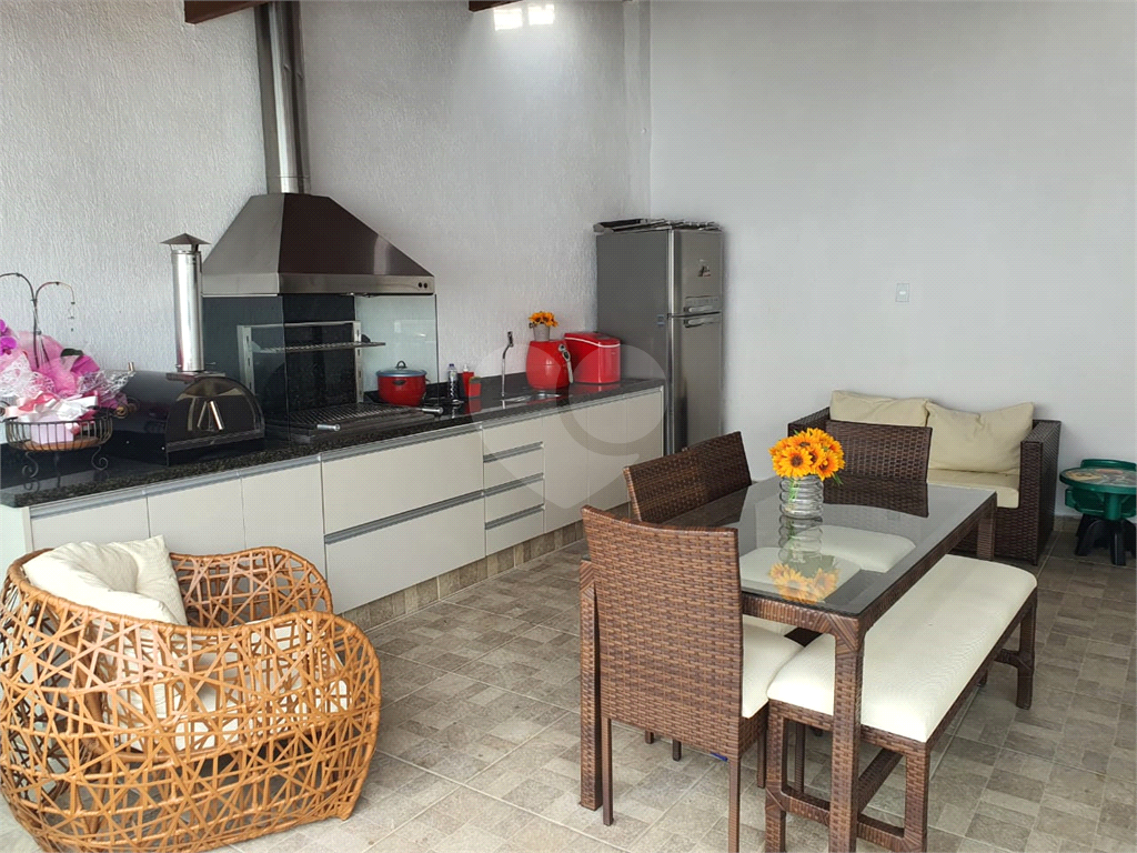 Belíssima Casa Térrea com 4 dormitórios, 2 suítes, com Ar co 5 Vagas  -  na Casa da Pedra / Tremembé