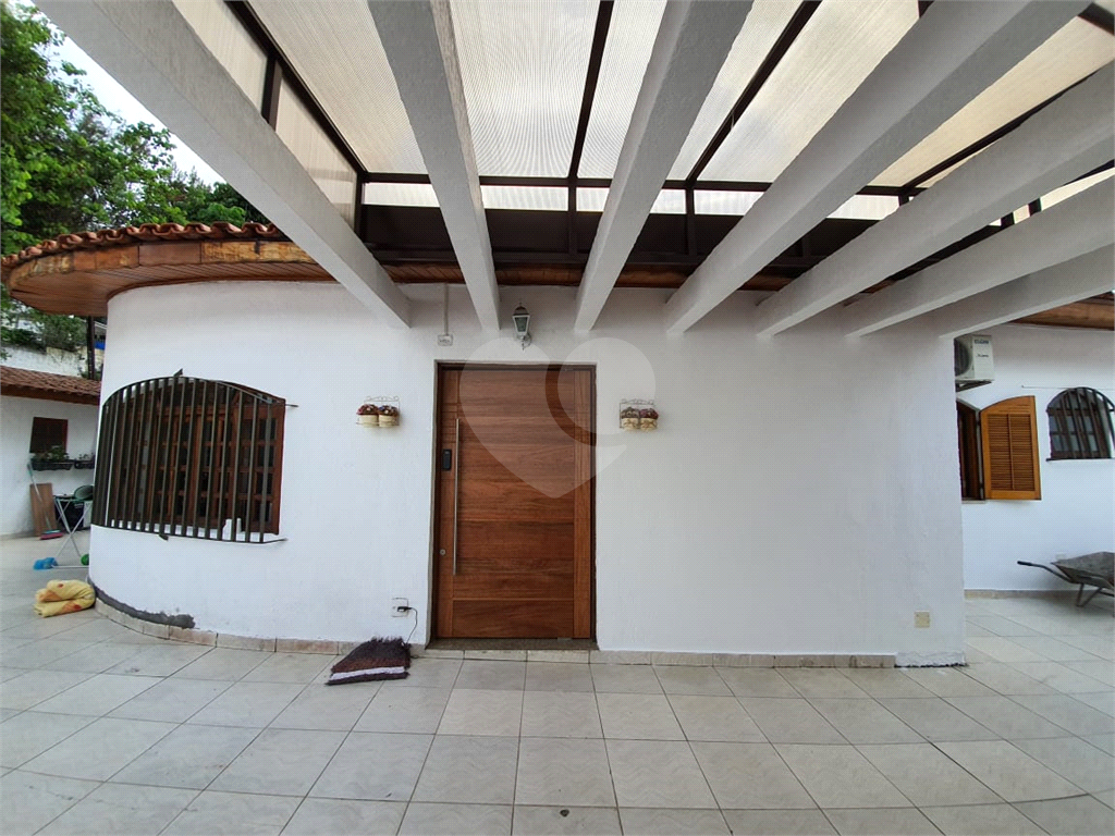Belíssima Casa Térrea com 4 dormitórios, 2 suítes, com Ar co 5 Vagas  -  na Casa da Pedra / Tremembé