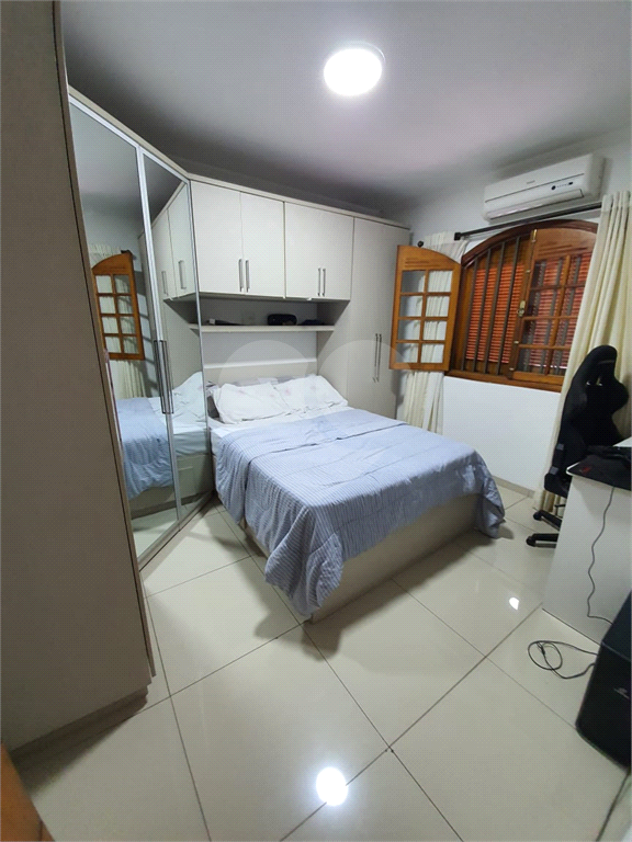 Belíssima Casa Térrea com 4 dormitórios, 2 suítes, com Ar co 5 Vagas  -  na Casa da Pedra / Tremembé