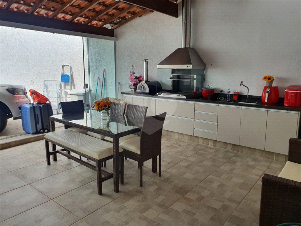 Belíssima Casa Térrea com 4 dormitórios, 2 suítes, com Ar co 5 Vagas  -  na Casa da Pedra / Tremembé