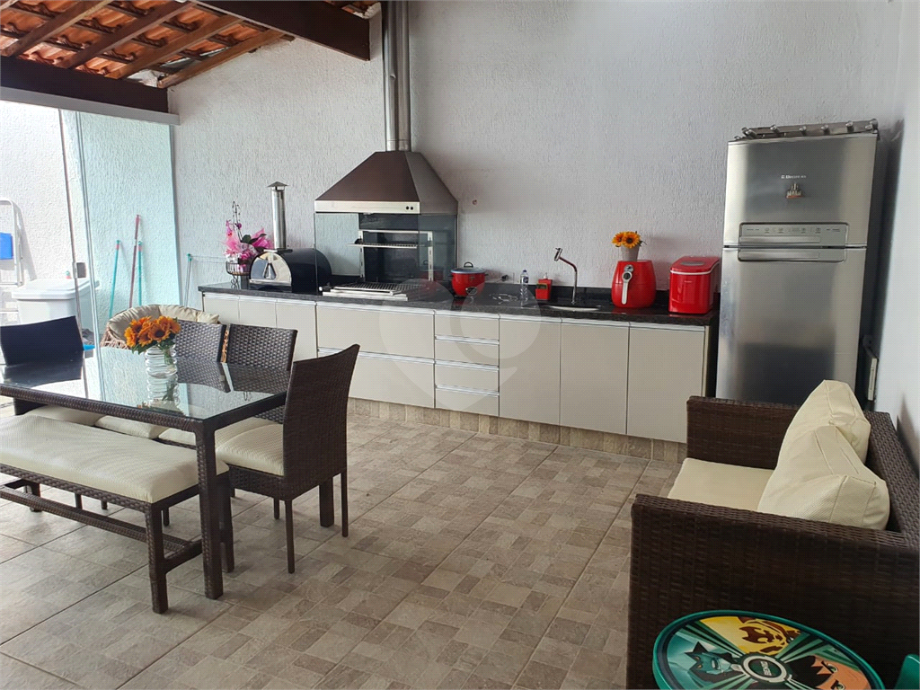 Belíssima Casa Térrea com 4 dormitórios, 2 suítes, com Ar co 5 Vagas  -  na Casa da Pedra / Tremembé